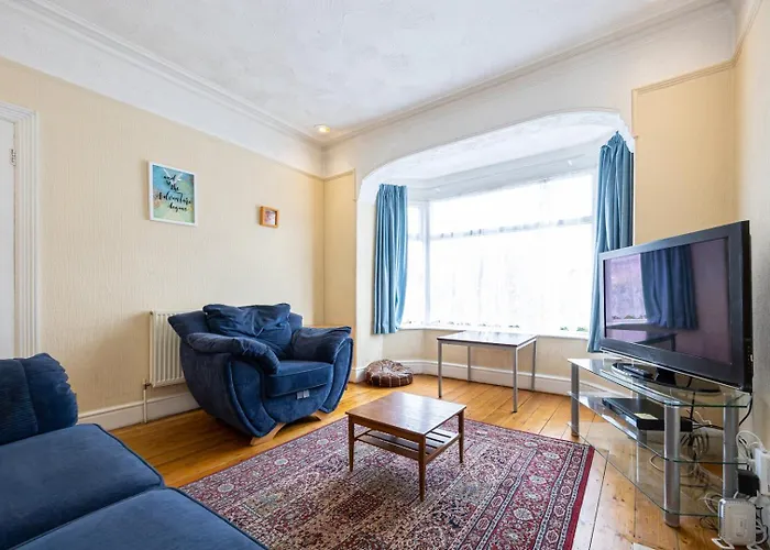 Guestready - Enchanting Life In Gorse Hill