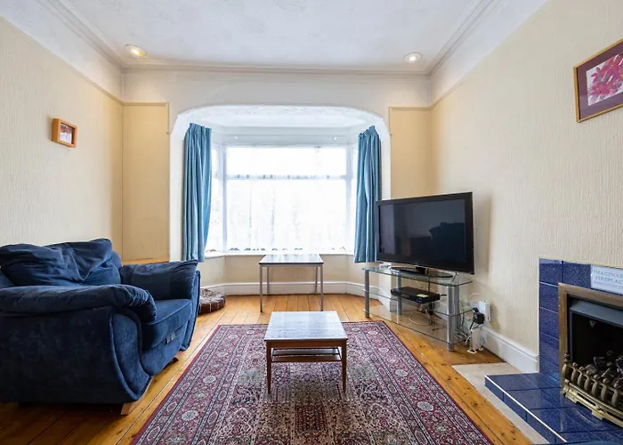Guestready - Enchanting Life In Gorse Hill